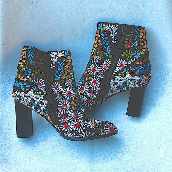 Coconuts By Matisse.Jess,Embroidered Fabric Boots With Round Toe, woman’s Size 7 - Picture 4 of 12